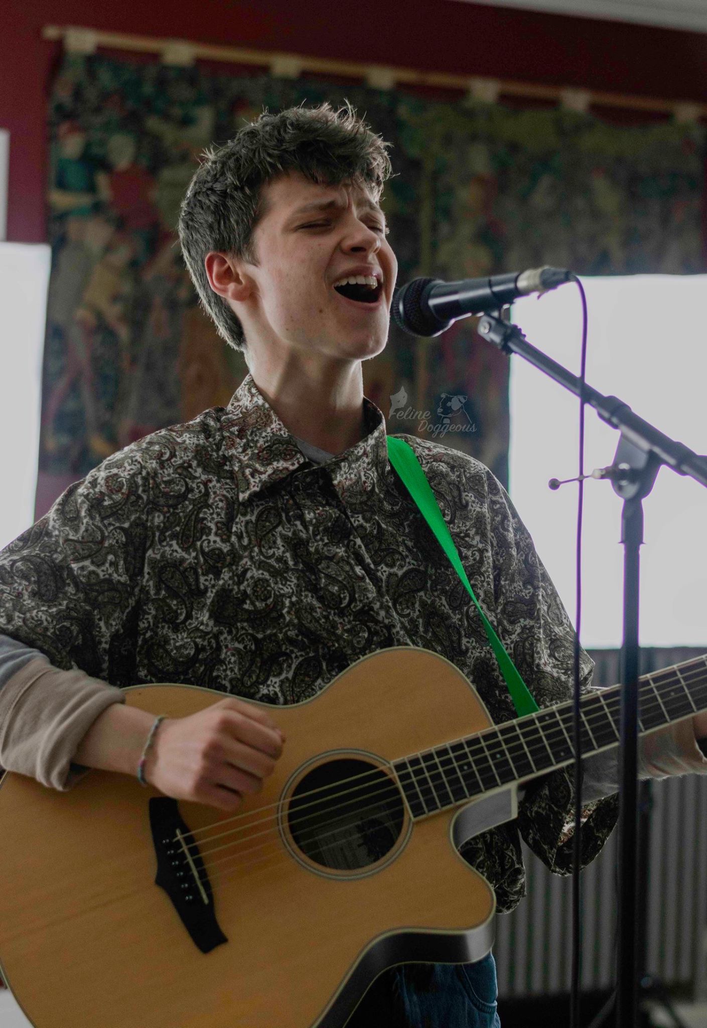 Sidney singing live 4