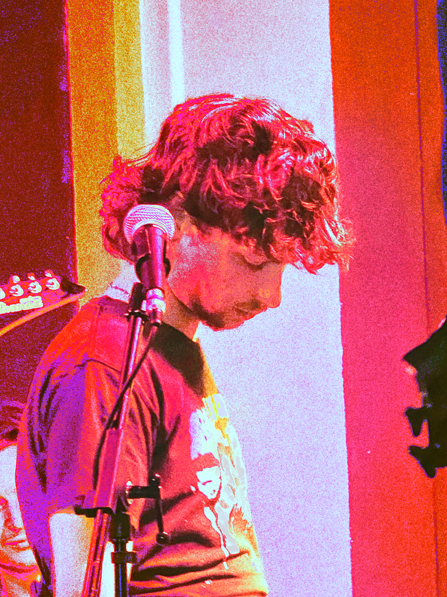 Sidney singing live 5