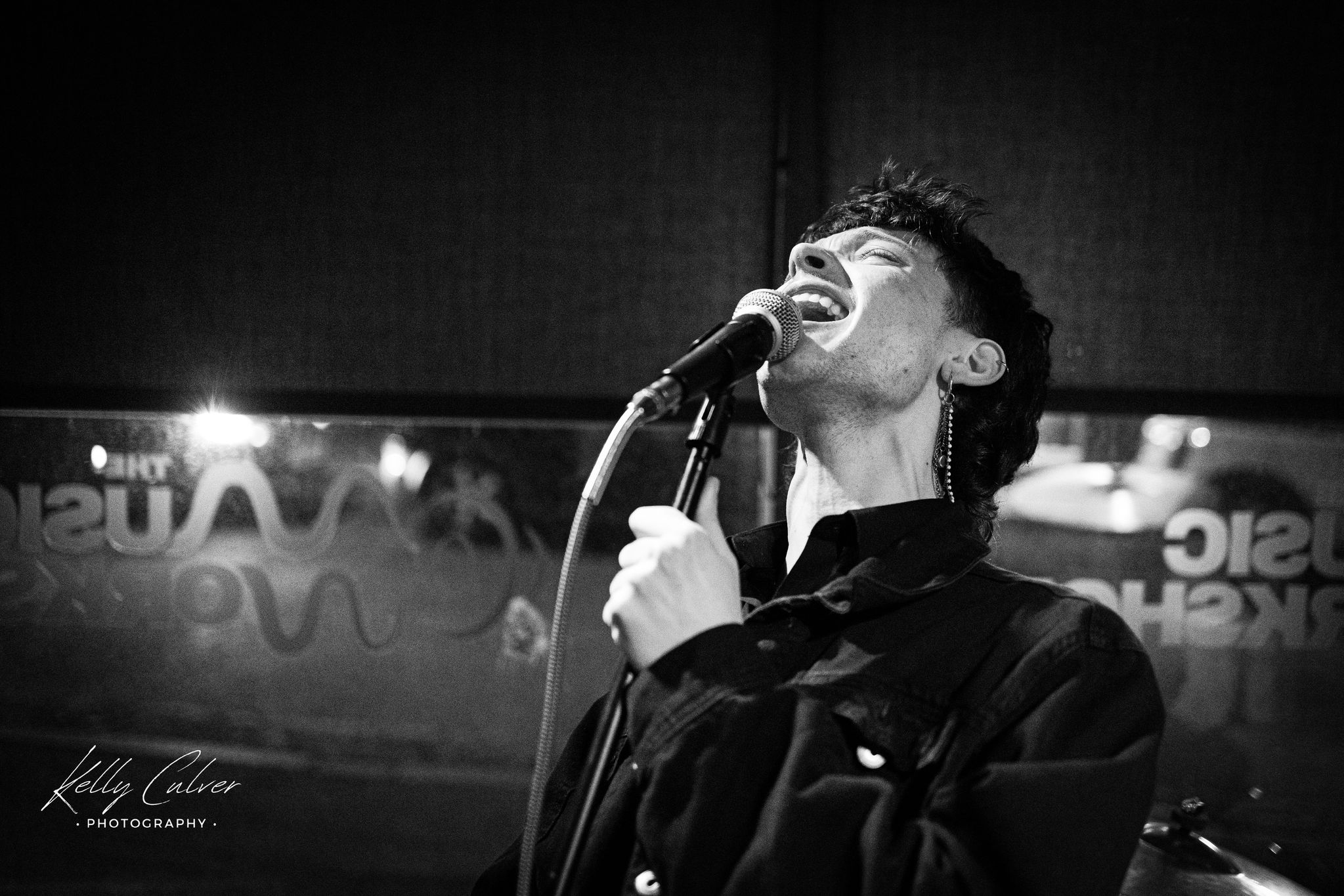 Sidney Spong performing live